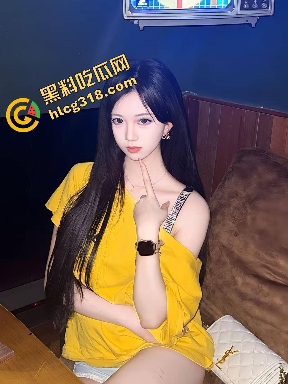 哺乳期骚娘们干起来才叫带劲,奶子又大又软,边插边薅奶头奶水猛喷,操完还得吸两口真他妈解渴!-1