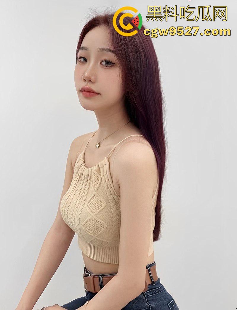 湖南女子学院校花【张美君】，高颜值模特身材女神，穿性感制服女上位疯狂扭动，那股骚劲太反差了！-2