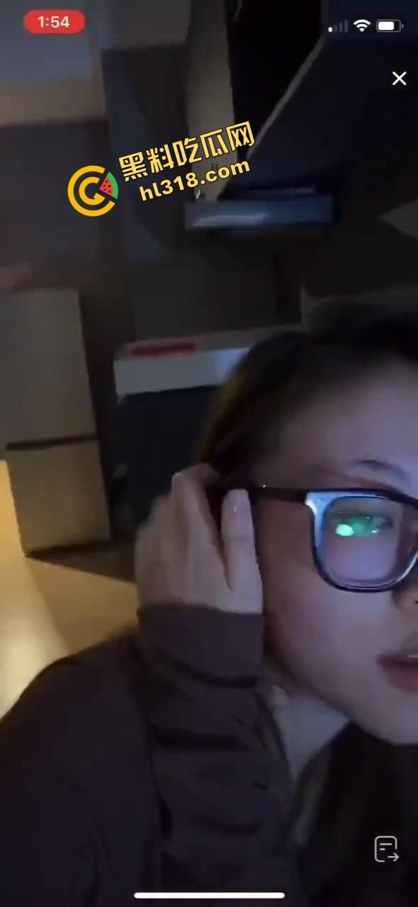 抖音女主播带货带进被窝，直播时约榜一大哥边做爱边互动，这就是互联网电子野战赚钱做爱两不误！-11