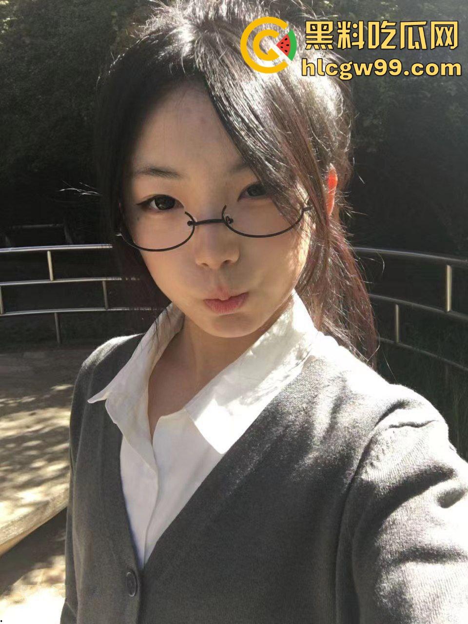 浙江中医药大学嫩妹【孙婷沅】被金主3W包养，JK制服黑丝酒店狂插，假装害羞却爽到欲仙欲死！-2