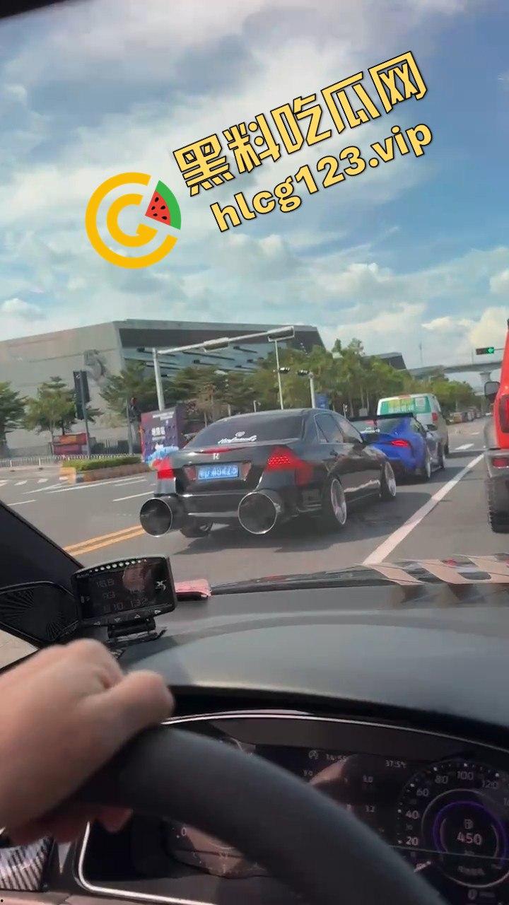 广东抖音网红改装车离谱！排气孔大到能塞下一个人，玩得也太过分了吧！-9