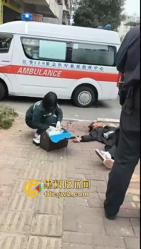 湖南江华职中生与二中生为争女友当街一剑封喉！感情纠葛演成命案，抢救无效死亡-1
