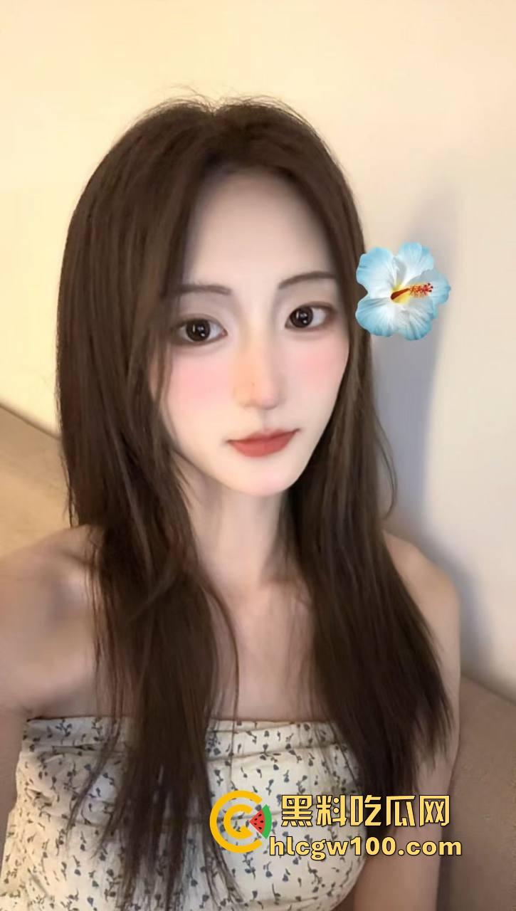 快手骚逼主播花样翻新，直播间聊天还不够刺激，下面被大哥干得满地找牙，这玩得是真骚真真实！-2