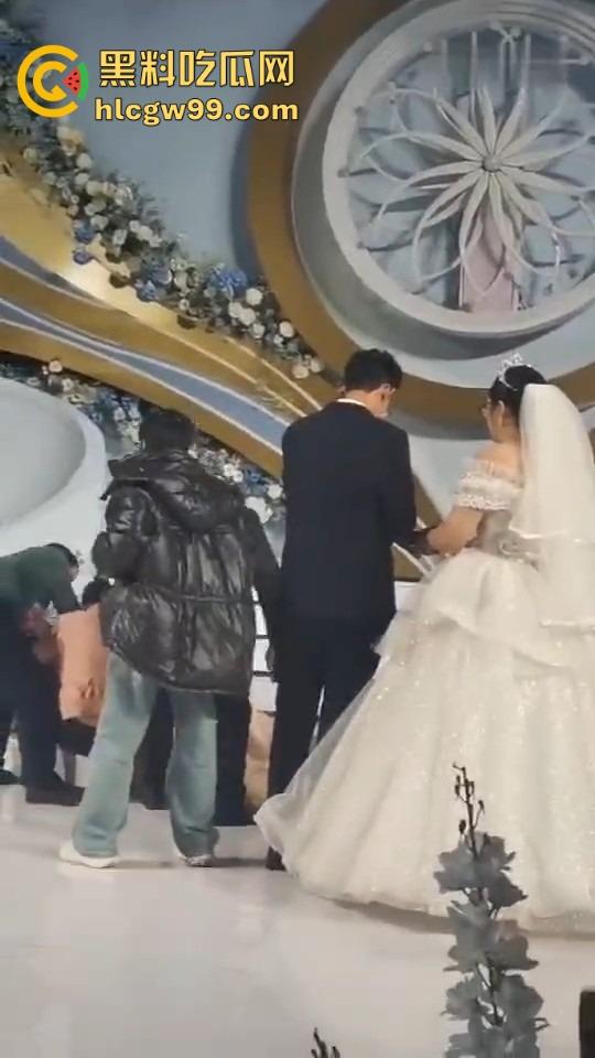 闺蜜比自己胖都嫁出去了，还要当伴娘送戒指，急火攻心气到晕倒，塑料姐妹情太真实了！-8