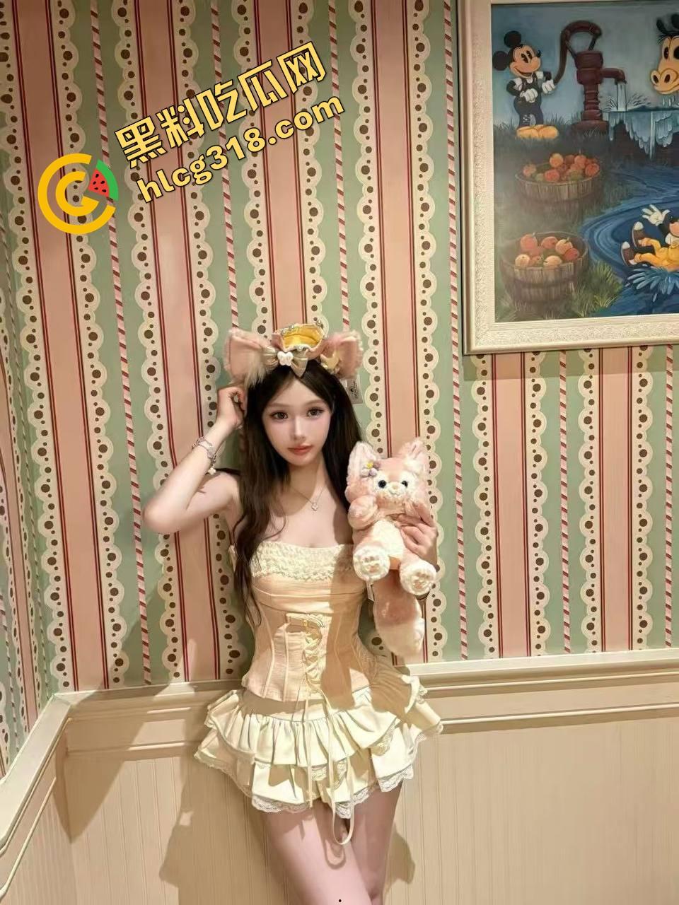 西安培华学院『赵露媛』火车上撕烂牛仔裤被爆操，女大坐车出游直接坐上男友鸡巴，全程自拍记录高潮表情！-2